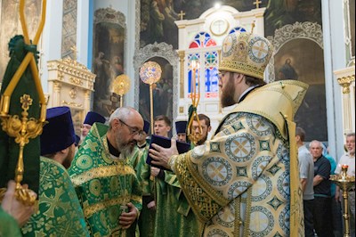 Митрополит Игнатий совершил Божественную литургию в Духосошественском соборе г. Саратова