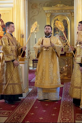Митрополит Игнатий совершил Божественную литургию в храме апостола и евангелиста Иоанна Богослова при СПДС