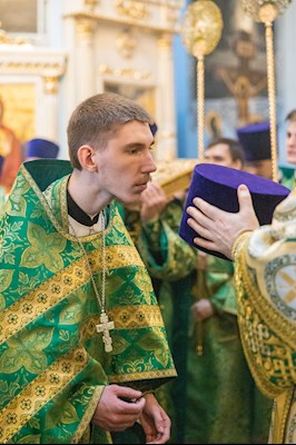 Митрополит Игнатий совершил Божественную литургию в Духосошественском соборе г. Саратова