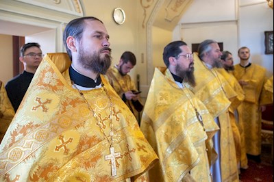 Митрополит Игнатий совершил Божественную литургию в храме апостола и евангелиста Иоанна Богослова при СПДС
