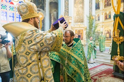 Митрополит Игнатий совершил Божественную литургию в Духосошественском соборе г. Саратова