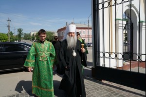 Божественная литургия и Великая вечерня в Свято-Троицком соборе Вольска