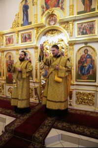Божественная литургия в храме святителей Василия Великого, Григория Богослова, Иоанна Златоуста г.Саратова