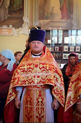 Епископ Тарасий совершил Божественную литургию в Покровском соборе г. Саратова, у ковчега с мощами святого великомученика Георгия Победоносца