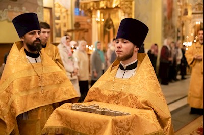 Митрополит Игнатий совершил Божественную литургию и молебен на новый год в Покровском соборе г. Саратова