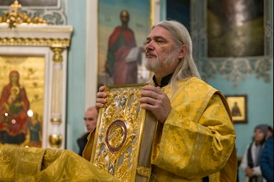 Митрополит Игнатий совершил Божественную литургию в Духосошественском соборе г. Саратова