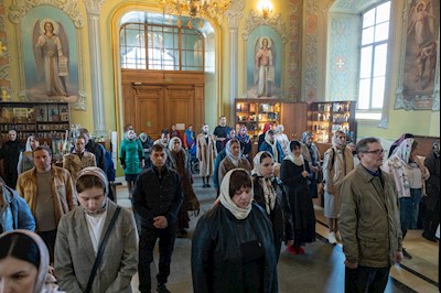 Митрополит Игнатий совершил Божественную литургию в Покровском соборе г. Саратова