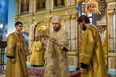 Митрополит Игнатий совершил Божественную литургию в Духосошественском соборе г. Саратова