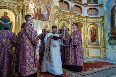 Митрополит Игнатий совершил Божественную литургию в Покровском соборе г. Саратова