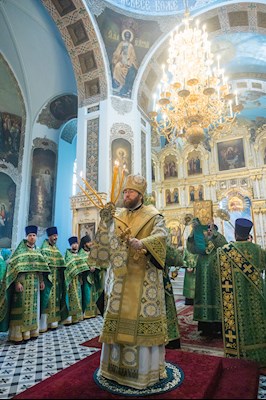 Митрополит Игнатий совершил Божественную литургию в Духосошественском соборе г. Саратова