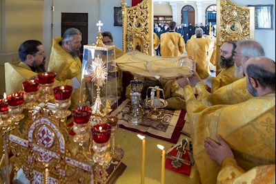 Митрополит Игнатий совершил Божественную литургию в храме апостола и евангелиста Иоанна Богослова при СПДС