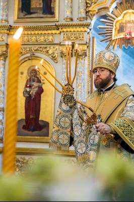 Митрополит Игнатий совершил Божественную литургию в Духосошественском соборе г. Саратова