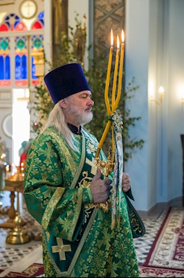 Митрополит Игнатий совершил Божественную литургию в Духосошественском соборе г. Саратова
