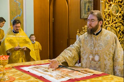 Митрополит Игнатий совершил Божественную литургию в Духосошественском соборе г. Саратова