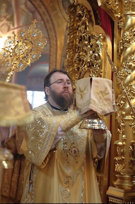 Митрополит Игнатий совершил Божественную литургию в Свято-Троицком кафедральном соборе г. Саратова