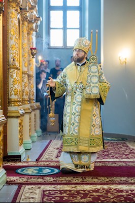Митрополит Игнатий совершил Божественную литургию в Духосошественском соборе г. Саратова