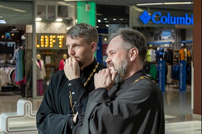 В ТРЦ «Тау Галерея» прошел концерт в поддержку благотворительной фотовыставки