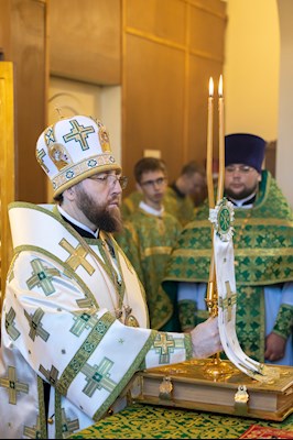 Митрополит Игнатий совершил Божественную литургию в Серафимовском храме г. Саратова