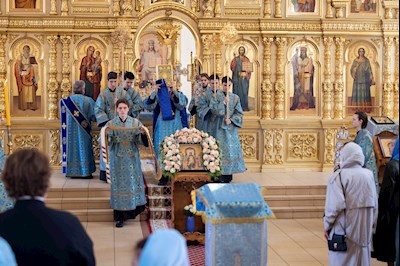 Митрополит Игнатий совершил Божественную литургию в храме в честь Казанской иконы Божией Матери г.Саратова
