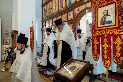 Митрополит Игнатий совершил всенощное бдение в храме в честь Нерукотворного Образа Спасителя г. Саратова
