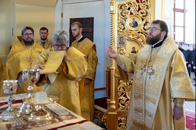 Митрополит Игнатий совершил Божественную литургию в храме апостола и евангелиста Иоанна Богослова при СПДС