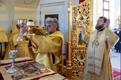 Митрополит Игнатий совершил Божественную литургию в храме апостола и евангелиста Иоанна Богослова при СПДС