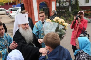 Божественная литургия в храме в честь Покрова Пресвятой Богородицы г.Петровска