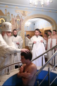 Крещальная литургия в Свято-Троицком соборе Саратова