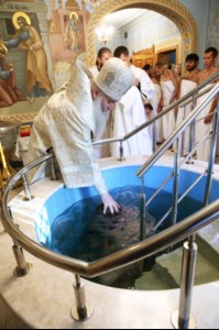 Крещальная литургия в Свято-Троицком соборе Саратова