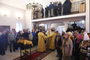 Божественная литургия в храме святителей Василия Великого, Григория Богослова, Иоанна Златоуста г.Саратова