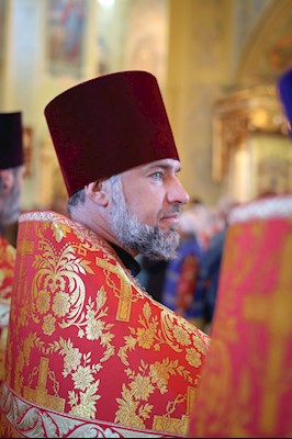 Епископ Тарасий совершил Божественную литургию в Покровском соборе г. Саратова, у ковчега с мощами святого великомученика Георгия Победоносца