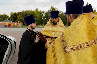 В Покровском соборе г. Саратова встретили ковчег с частицей мощей святителя Спиридона Тримифунтского