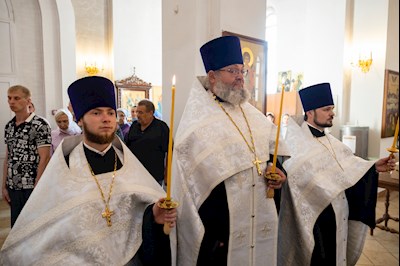Митрополит Игнатий совершил всенощное бдение в храме в честь Нерукотворного Образа Спасителя г. Саратова