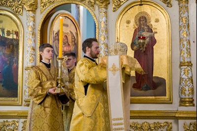 Митрополит Игнатий совершил Божественную литургию в Духосошественском соборе г. Саратова
