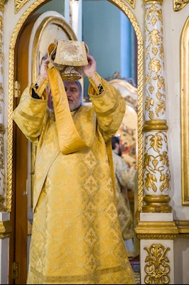 Митрополит Игнатий совершил Божественную литургию в Духосошественском соборе г. Саратова