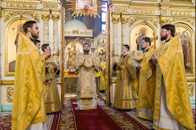 Митрополит Игнатий совершил Божественную литургию в Духосошественском соборе г. Саратова