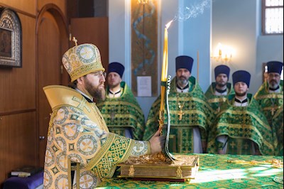 Митрополит Игнатий совершил Божественную литургию в Духосошественском соборе г. Саратова