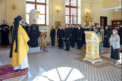 Митрополит Игнатий совершил Божественную литургию в храме апостола и евангелиста Иоанна Богослова при СПДС