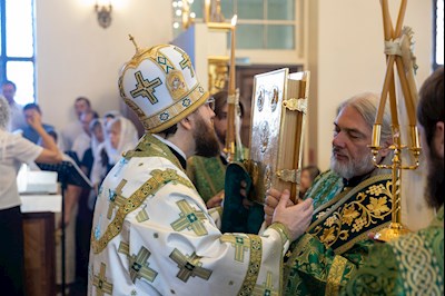 Митрополит Игнатий совершил Божественную литургию в Серафимовском храме г. Саратова