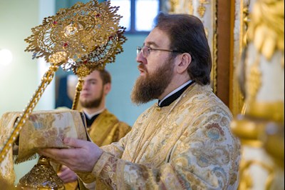 Митрополит Игнатий совершил Божественную литургию в Духосошественском соборе г. Саратова