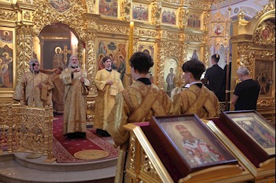 Митрополит Игнатий совершил Божественную литургию в Свято-Троицком кафедральном соборе г. Саратова