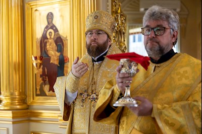 Митрополит Игнатий совершил Божественную литургию в храме апостола и евангелиста Иоанна Богослова при СПДС