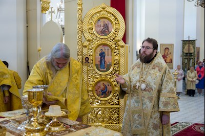 Митрополит Игнатий совершил Божественную литургию в соборном храме святителя Спиридона Тримифунтского г. Саратова