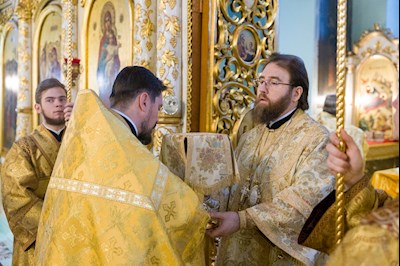 Митрополит Игнатий совершил Божественную литургию в Духосошественском соборе г. Саратова