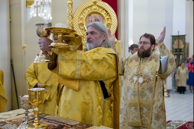 Митрополит Игнатий совершил Божественную литургию в соборном храме святителя Спиридона Тримифунтского г. Саратова