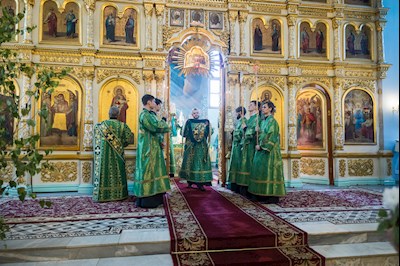 Митрополит Игнатий совершил Божественную литургию в Духосошественском соборе г. Саратова