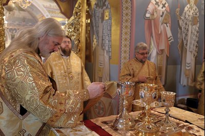 Митрополит Игнатий совершил Божественную литургию в Свято-Троицком кафедральном соборе г. Саратова