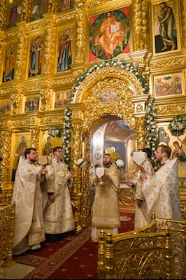 Митрополит Игнатий совершил ночное рождественское богослужение