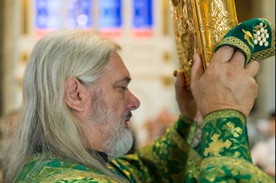 Митрополит Игнатий совершил Божественную литургию в Духосошественском соборе г. Саратова