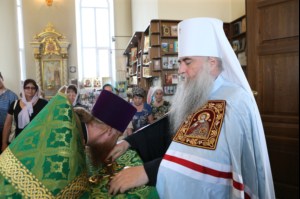Божественная литургия и Великая вечерня в Свято-Троицком соборе Вольска